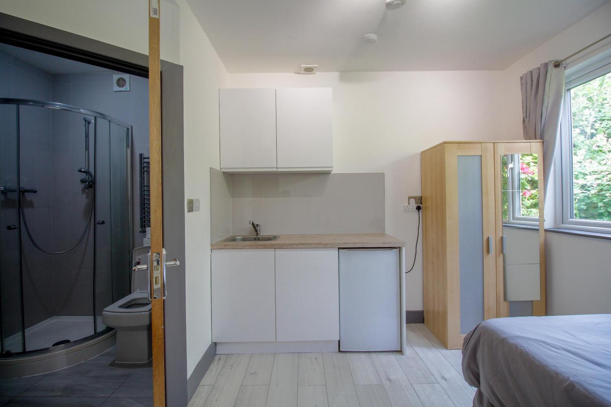 London Elegant New Studio Exterior photo